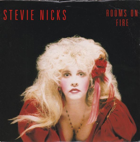 

7-дюймовая пластинка STEVIE NICKS Rooms On Fire EM90 EMI 1989 UK Рок Б/у