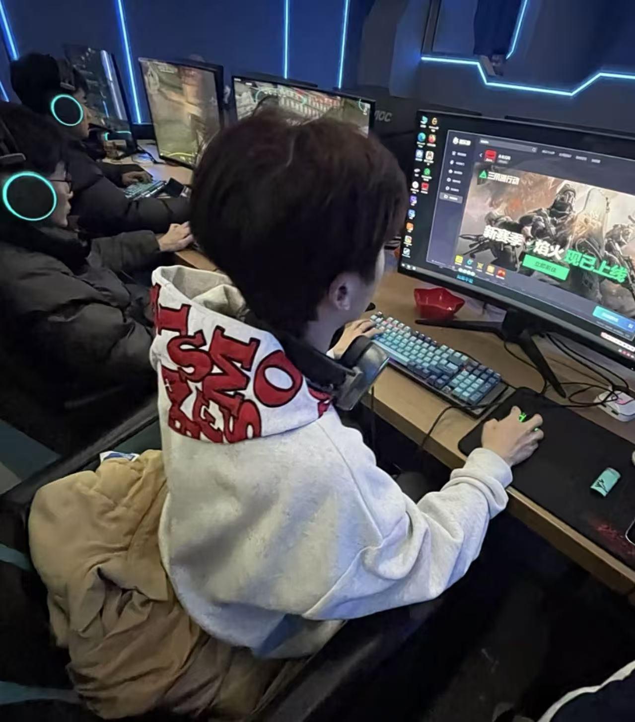 Men s Oversized Heavyweight Embroidered Letter Hoodie with Fleece Lining 2XL