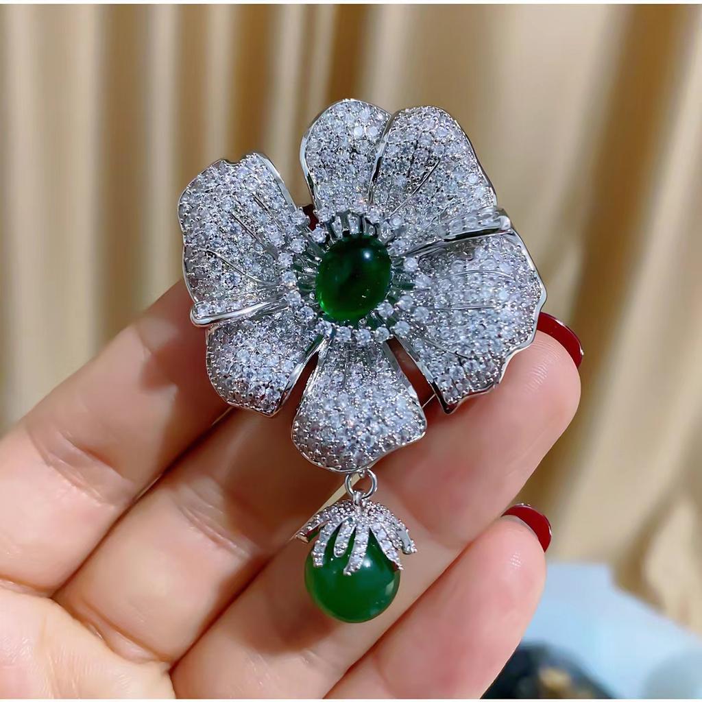 Women's Luxury Designer Brooch, Exquisite Design, Exquisite And Fashionable Corsage, Versatile Gift Giving Style, Event Wear
