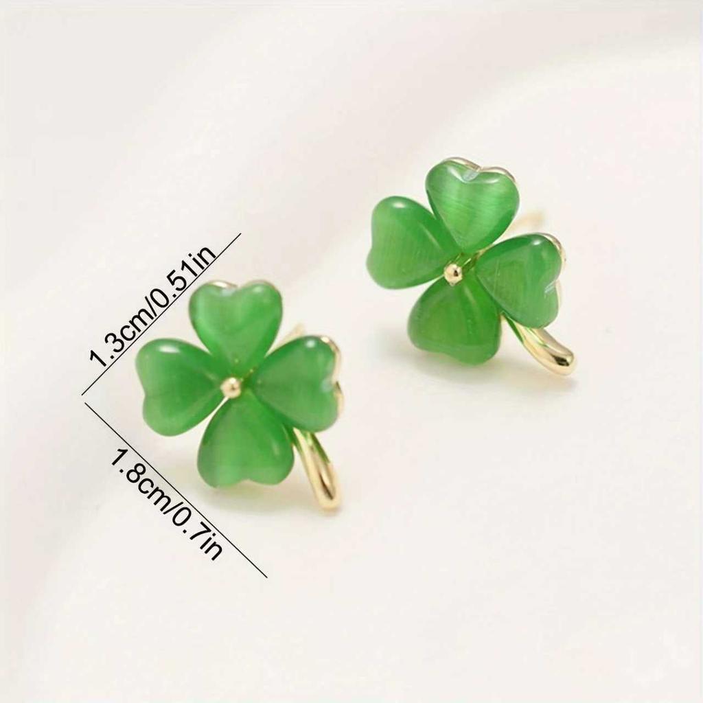 The New Fashion Four-leaf Clover Cat's Eye Stone Earrings Small Exquisite Earrings Temperament