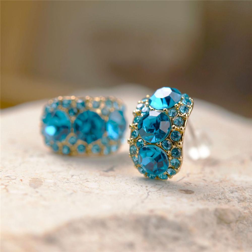Elegante Blauwe Strass Clipoorbellen voor Dames 2024 Trend Kleur Goud Bruiloftssieraden Voor Dames