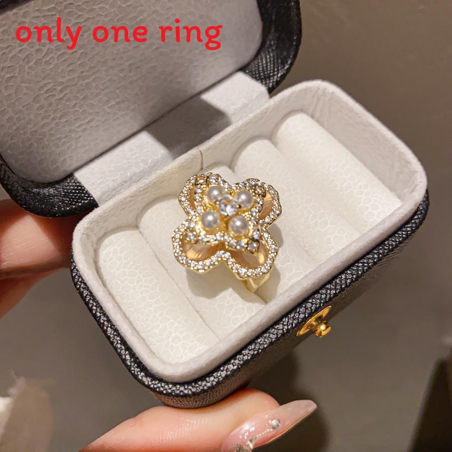 Retro Style Ladies Flower Ring With Zircon Stone And Artificial Pearl Look Hand Accessory For Spring