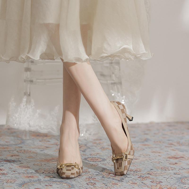 Horse buckle thin heel square head high heels women's spring new retro temperament printed commuter shoes