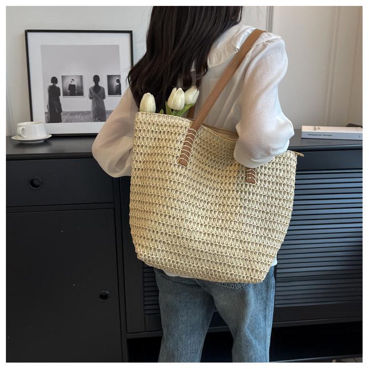 Large Capacity Straw Bag Women's New Commuter Shoulder Bag Seaside Vacation Beach Bag Woven Straw Tote Bag for Women