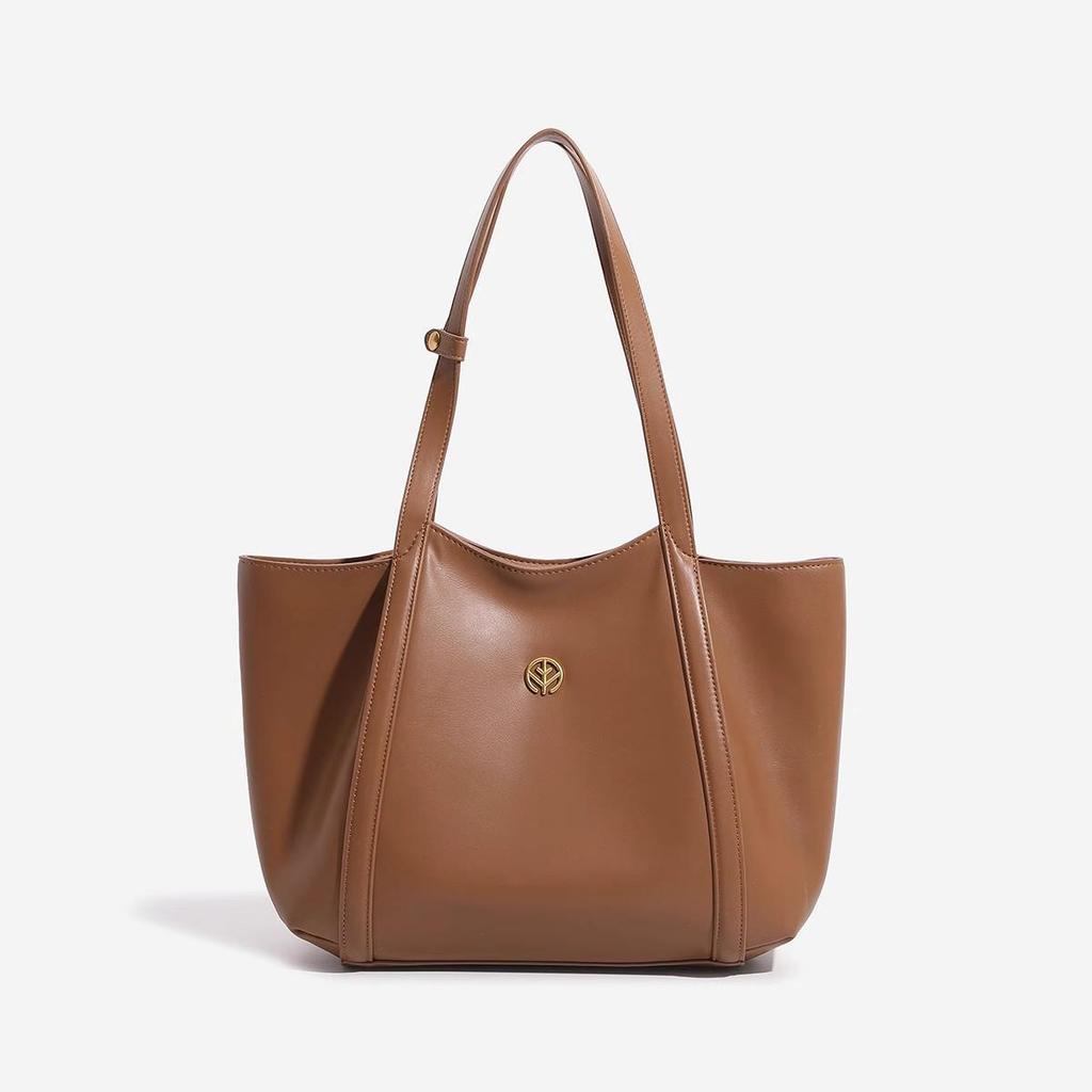Luxurious 2025 Vegetable-Tanned Leather Tote: Spacious, High-End Handbag for Commute & Laptop Storage