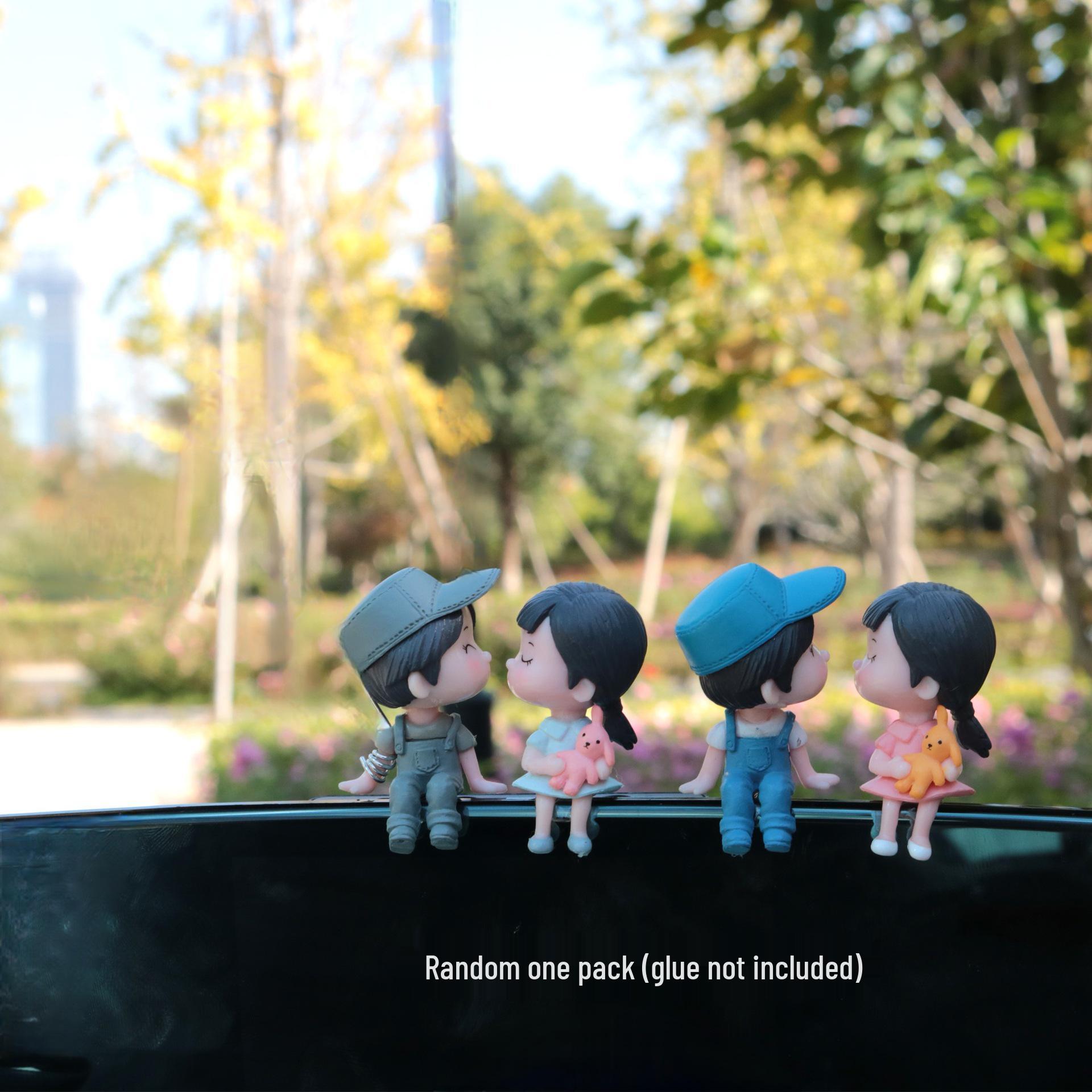 

Couple Kissing Doll Car Ornament: Creative Confession Balloon Dashboard Decor