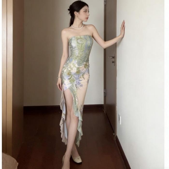 Pure and alluring strapless green graded floral dress, waist-cinching and slimming slit ruffle, elegant long bodycon skirt