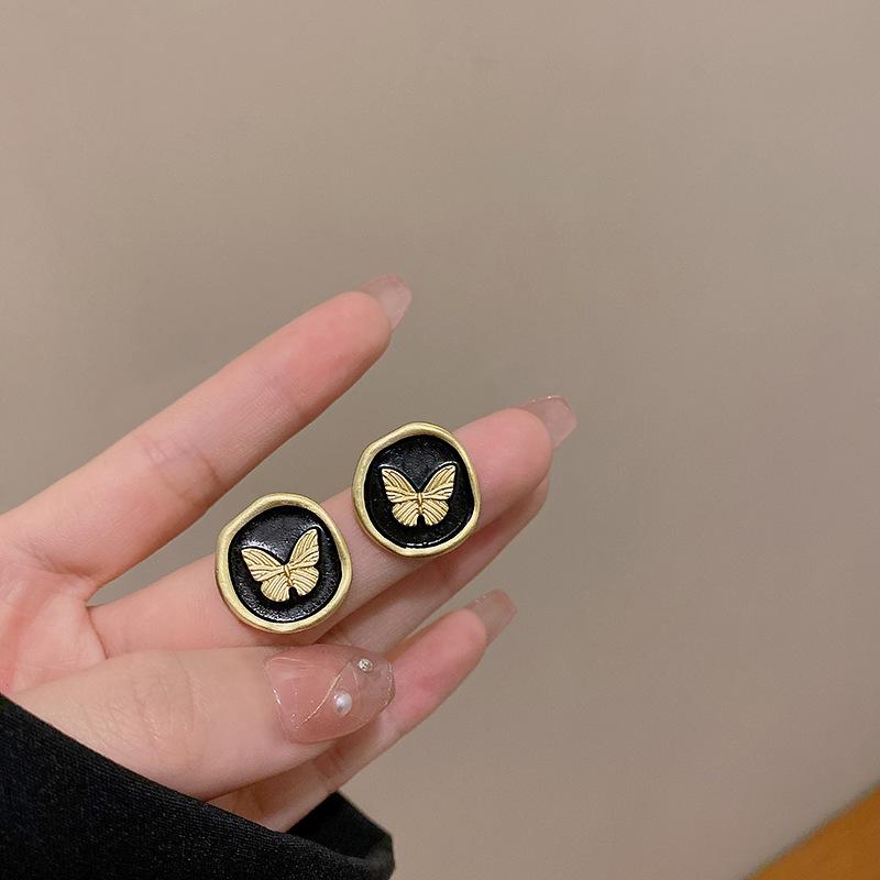 BLINGBAY New Women's Earrings Retro Women's Light Luxury High-End Niche Earrings Sweet Temperament Ear Accessories Modern Jewelry Gifts