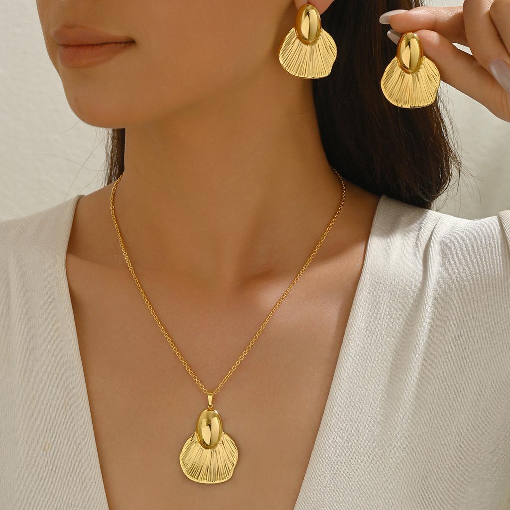 European, American and Other Women's Geometric Necklace Set Niche Flower Leaf Texture Design Stud Earrings Versatile Jewelry Women