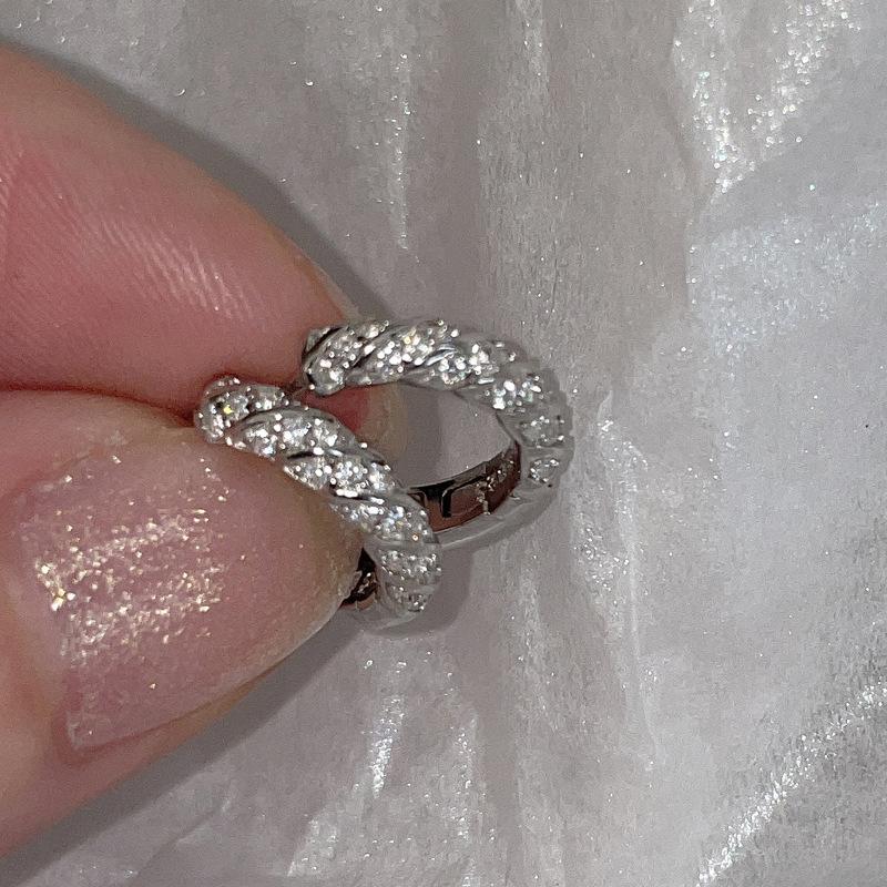 Kolczyki z cyrkoniami skręcane mikro-ustawienie Damskie Lekki Luksus Osobowość Niszowe Modne Okrągły Wzór Temperament Moda Codzienne Noszenie Biżuteria