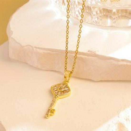 Fade-Resistant Stylish Key Necklace for Women - Chic & Versatile Summer Accessory with High-End Appeal