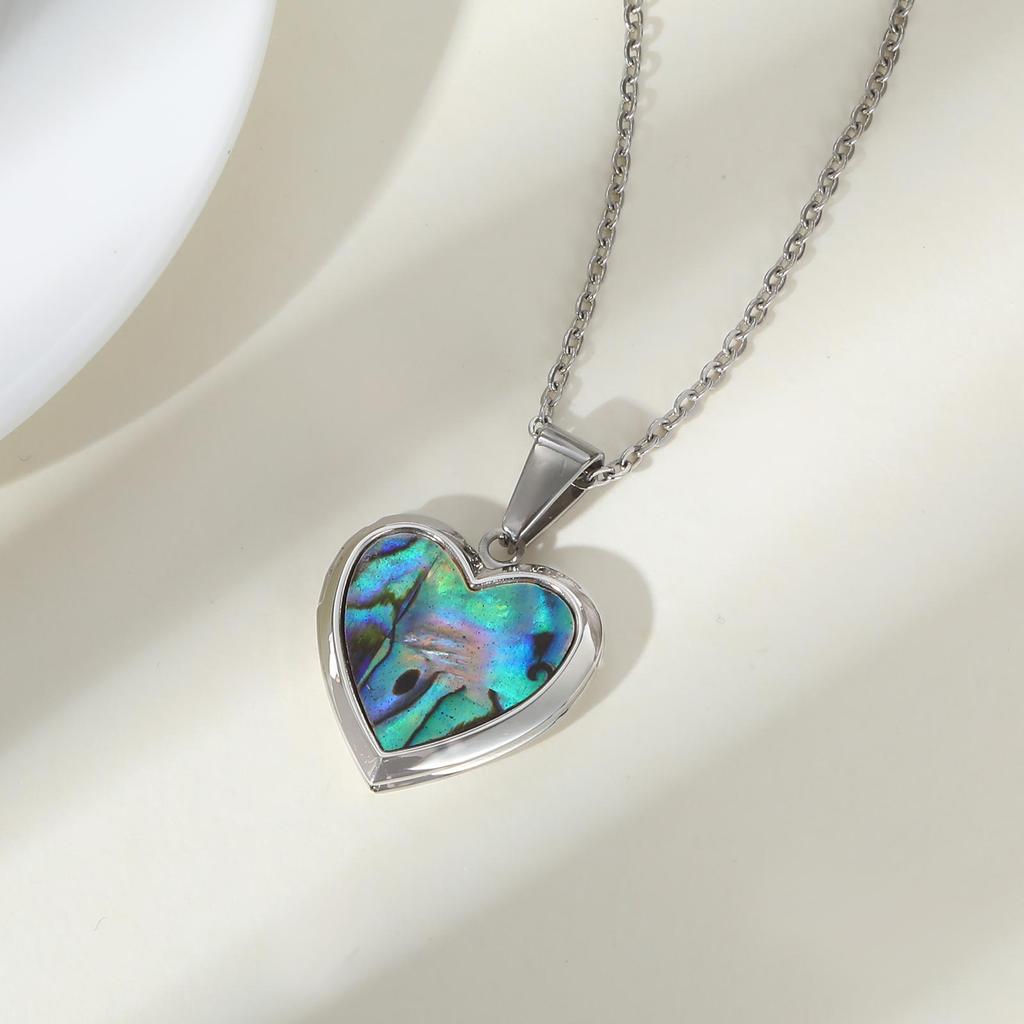 Silver Color Love Heart Photo Frame Pendant Necklace for Women Delicate Floral Oval Heart Locket Pendant  Family Love Collar
