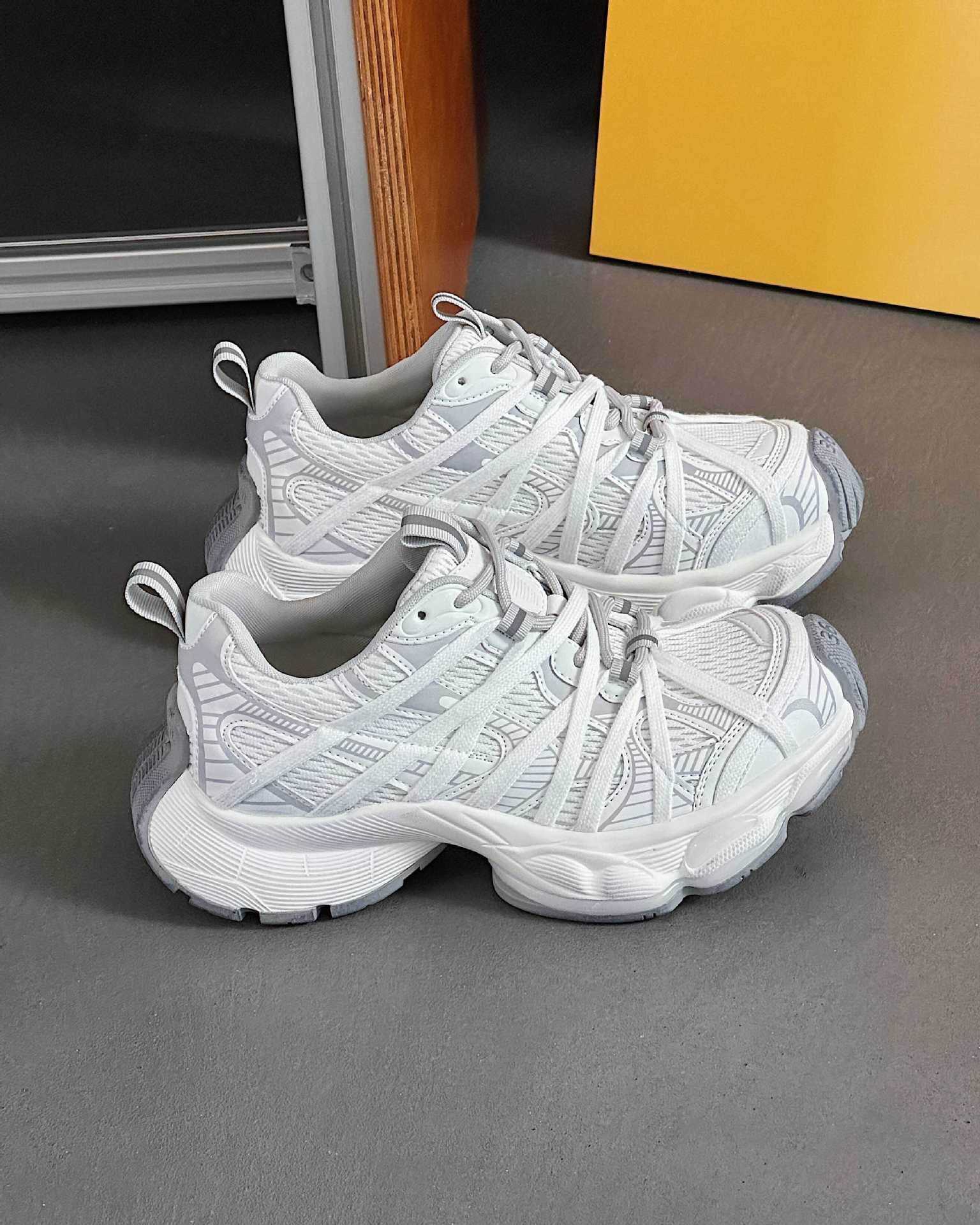 

Spring and summer new thick-soled leather dad shoes women s fashion retro straps breathable mesh casual sports 35 грязно-белый