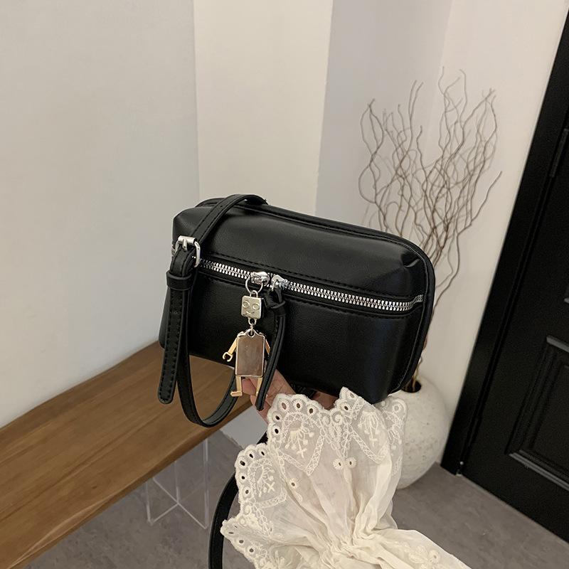 

Маленькая сумка женская новая модная универсальная сумка-мессенджер повседневная сумка-коробка маленькая квадратная сумка маленькая сумка чёрный