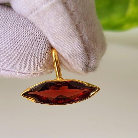Natural Garnet Lip 925 Sterling Silver Jewelry Gemstone Gold Plate Kiss Pendant
