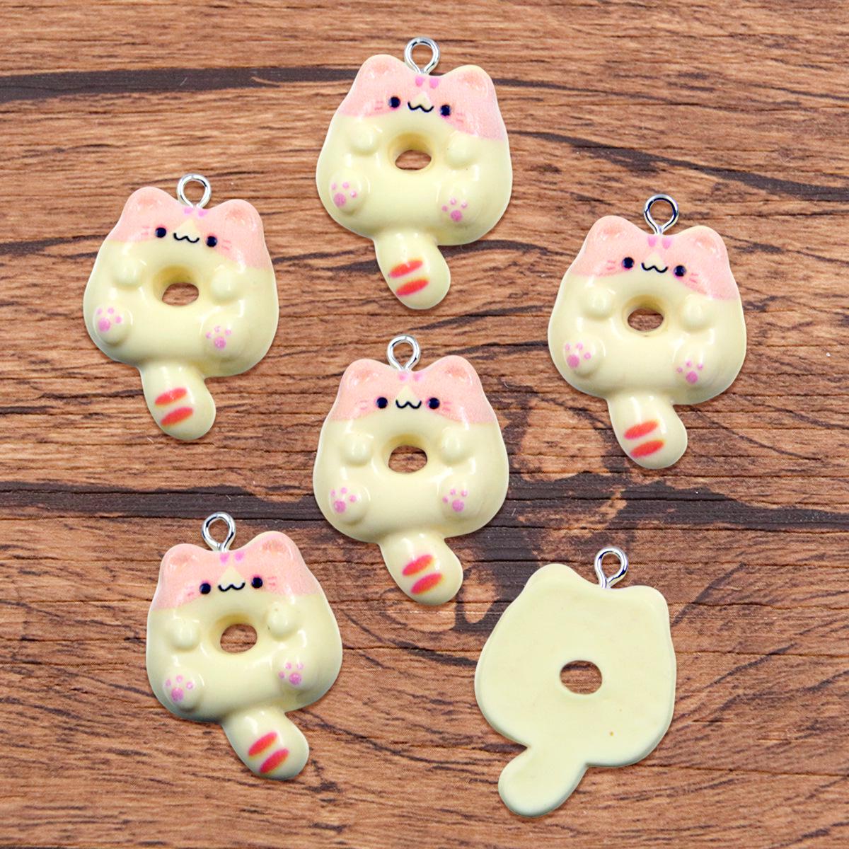 

6-Color Cute Cat Donut Charm Resin Pendant for Bags, Bracelets, and Phones (21x29mm)