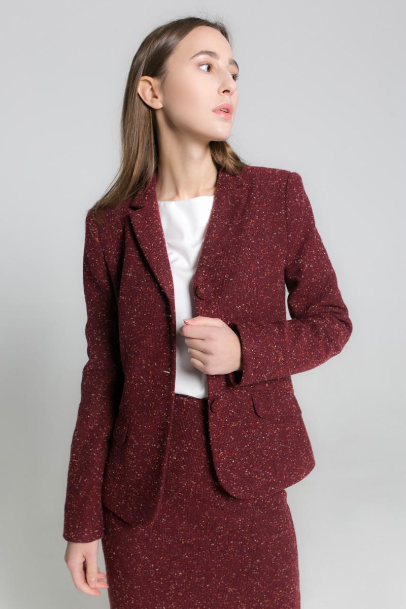 

Класичний приталений піджак на три гудзики меланжева тепла тканина з підкладкою 44 кармін