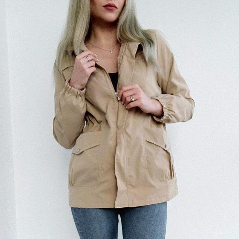 Легкий тренч цвета хаки в рабочем стиле — это двухслойное пальто для женщин весной — фото 5