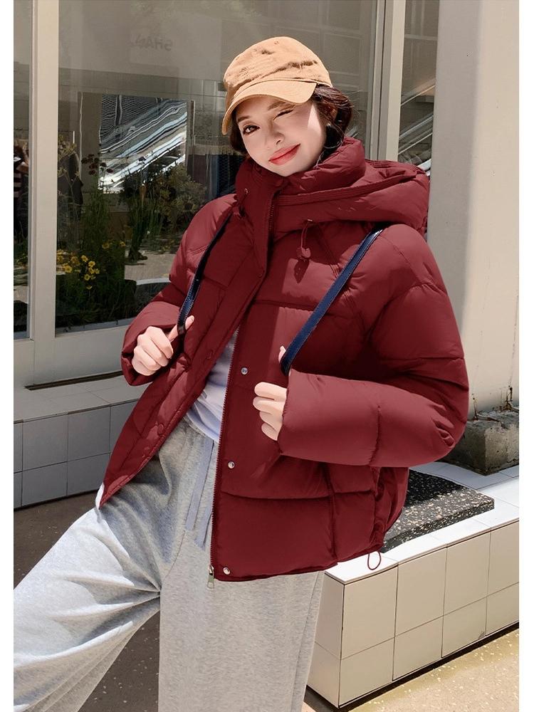 Dámská krátká větruodolná zateplená zimní bunda s kapucí a raglánovými rukávy