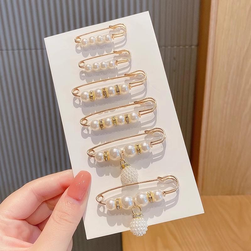 Women's Adjustable Pearl Safety Pin for Waist-Cinching and Neckline Fixing