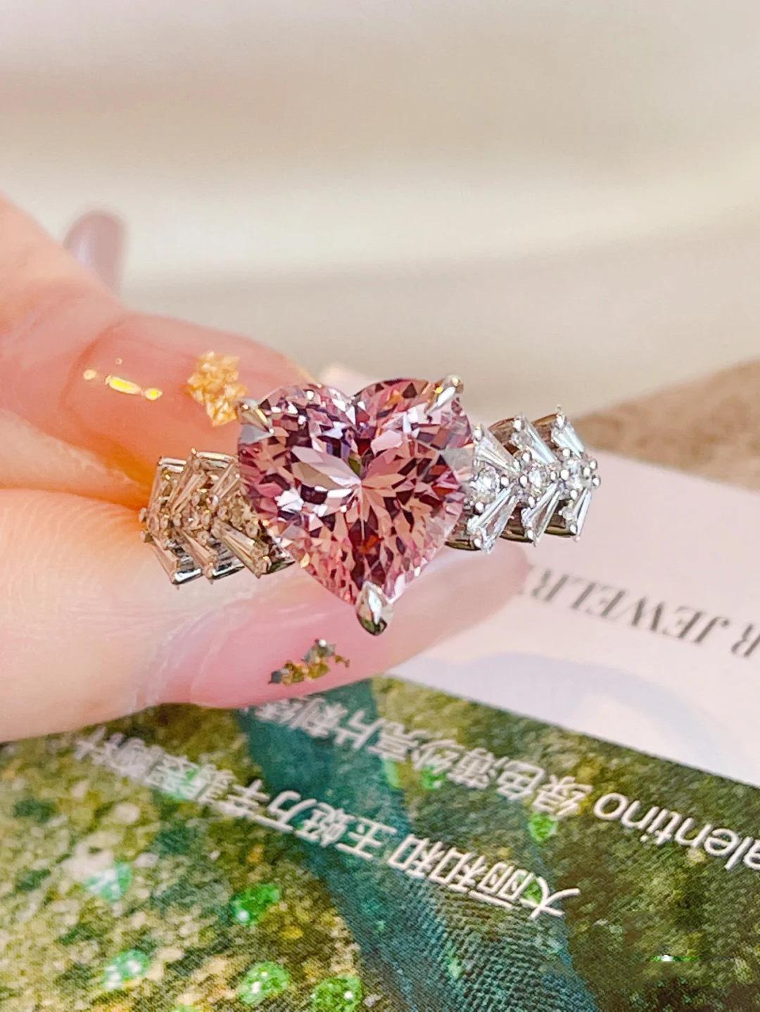 

Cold Wind Tide Pink Diamond Ring Female Niche Design High Carbon Diamond Crushed Ice Cut Pink Index Finger Ring Adjustable opening