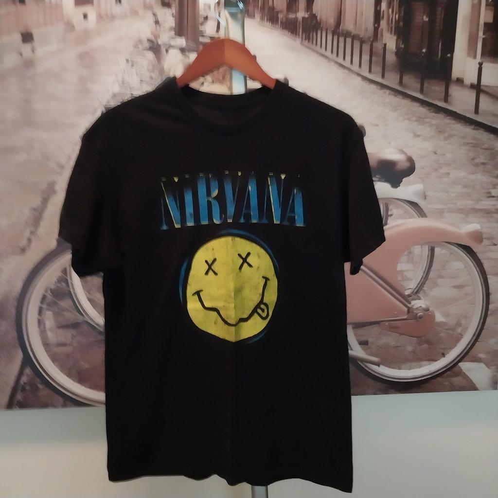 Nirvana Happy Face Shirt Size Medium Unisex T-Shirt