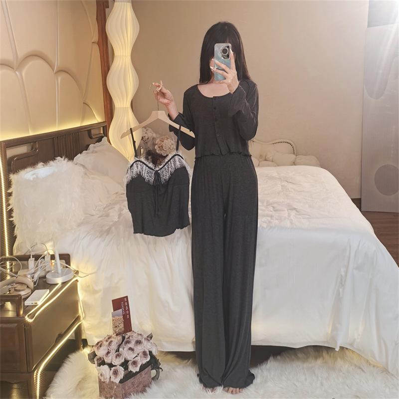 Damen Französischer Modal 3-teiliger Pyjama-Set: Langärmeliges Oberteil mit Brustpolster, Spaghetti-Trägern, langer Hose und Robe.