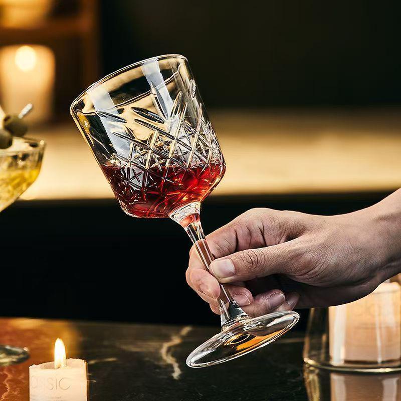 European Classical High-Stemmed Martini Glass - Artistic Cocktail & Wine Glass for Bars