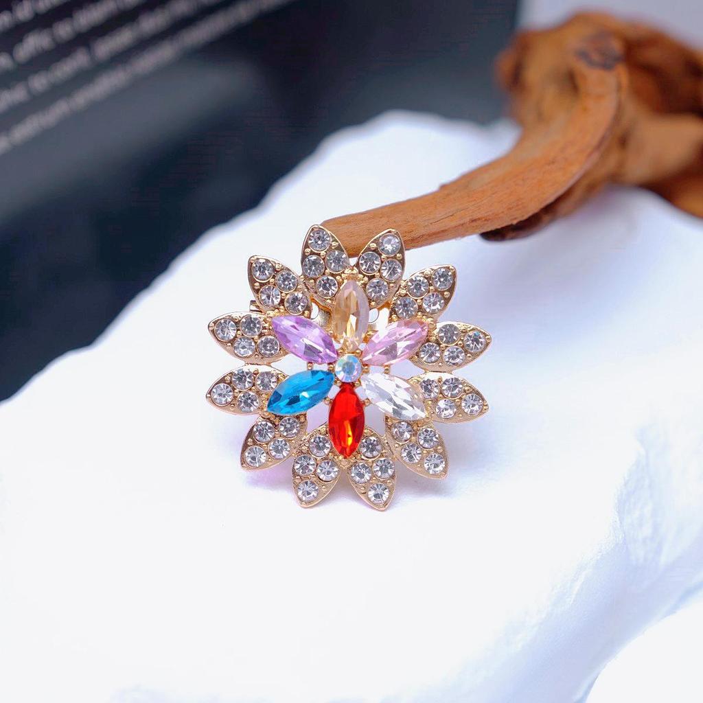 Luxury Rhinestone Flower Brooch: Elegant Women's Scarf Buckle & Corsage