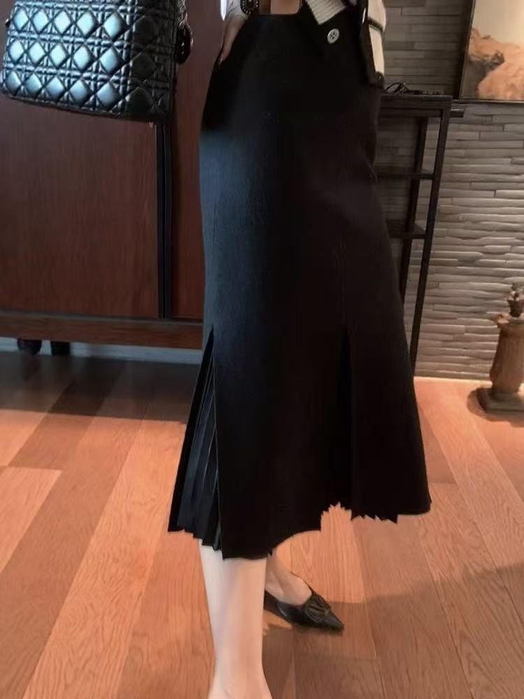 French Socialite Style Fishtail Skirt: Elegant Autumn 2025 Women's Hip-Hugging, Large Hem Design