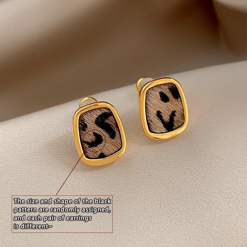 

Metal Geometric Square Leopard Print Small Stud Earrings For Womens Temperament Simple and Versatile Jewelry Design Accessories