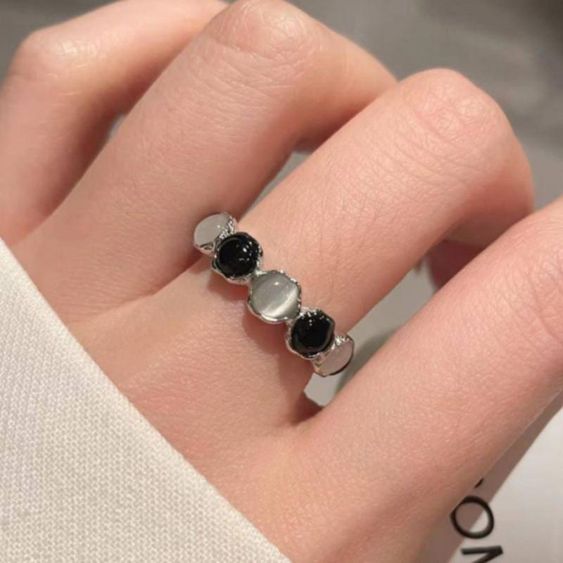 Chic Minimalist Open Finger Ring With Geometric Black And White Cat Eye Stone