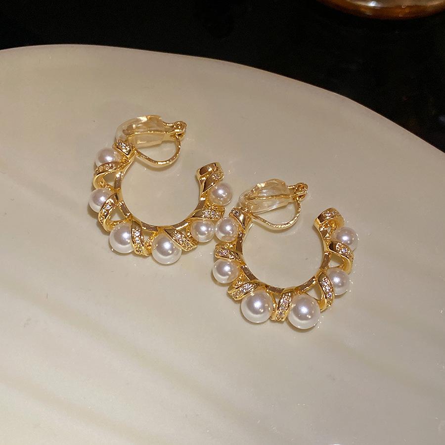 K real gold electroplated zircon pearl twisted C-shaped earclip retro fashion temperament earrings light luxury high-end earrings