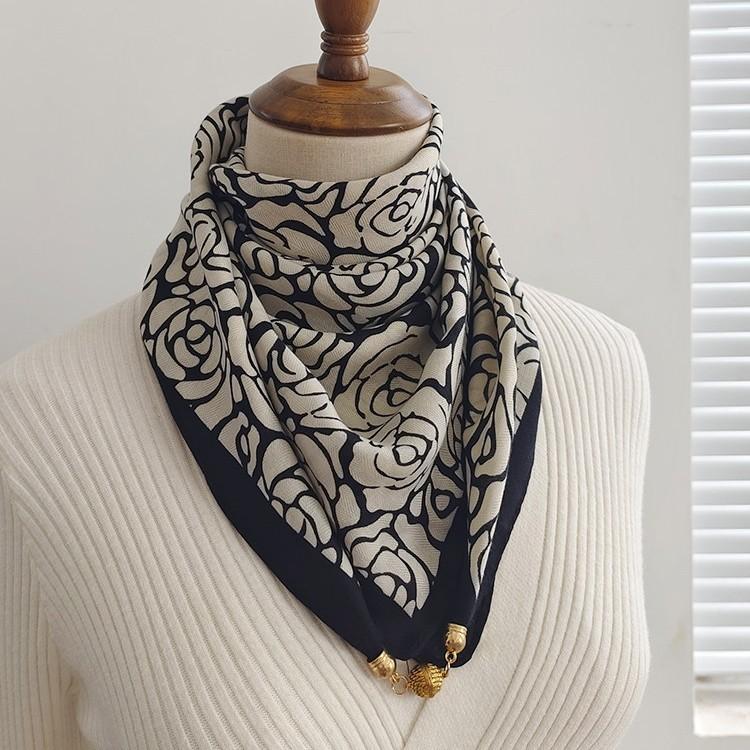 Magnetic buckle triangular small square scarf silk scarf women's spring and autumn summer shirt neck protection scarf thin scarf 71x71