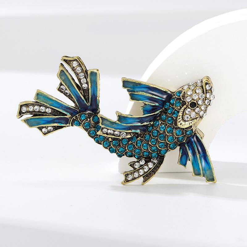 Vintage Rhinestone Fish Brooch for Women Unisex Swimming Fish Animal Party Casual Corsage Pins Gifts