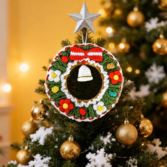 Virka Julkrans Prydnader Handgjord Stickad Krans Hängande Dekoration med Klocka för Julgranen Helg Vägg Heminredning