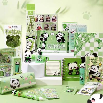 Panda Pennfodral med Magnetiskt Bokmärke och Brosch Inkluderar Suddgummi, Anteckningsböcker, Pennor, Linjaler, Post-it-lappar för Barnstudier Högskola
