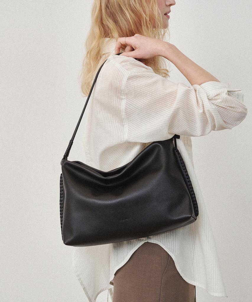 Ostkaka Reno Shoulder Black
