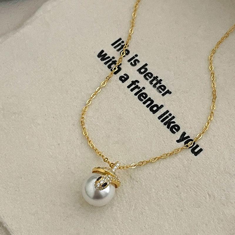 Banyan Tree S925 Silver Snake Pearl Necklace: Women's Zodiac Gift Clavicle Chain Fashion Accessory.