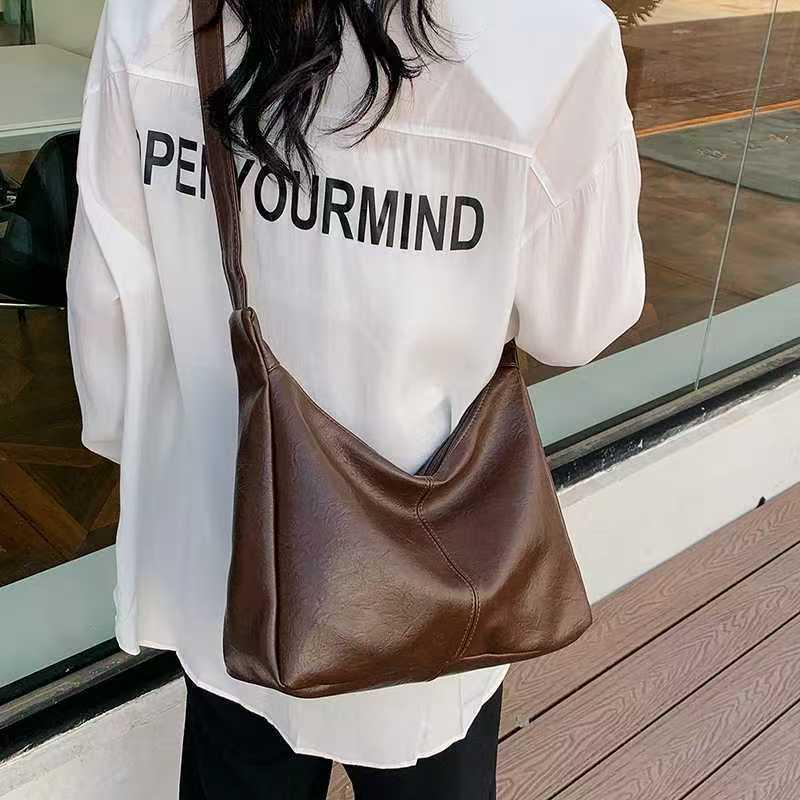 Retro Myer Large-Capacity Tote Bag: Fashionable, Versatile, Commuter-Friendly, High-End, Single-Shoulder, Crossbody Women's Bag.