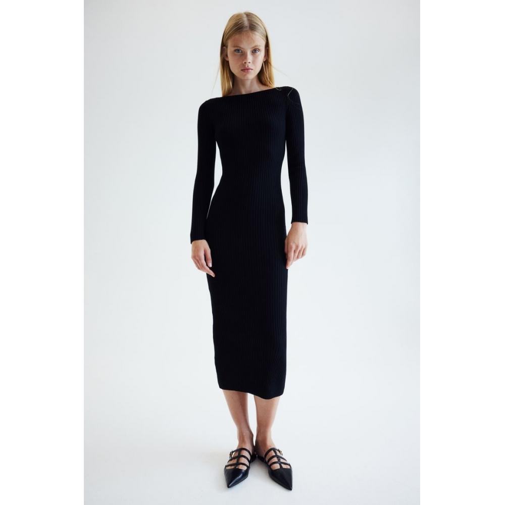 

Платье-футляр с вырезом лодочкой HM, черное