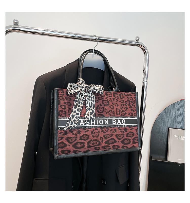 

Сумка интернет-знаменитости инс женская 2025 новая популярная портативная сумка-тоут большая сумка большой вместимости сумка для покупок в зарубежном стиле женская сумка красный