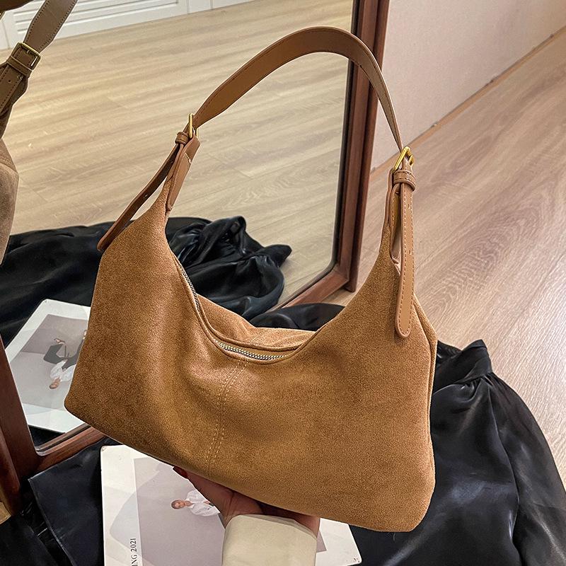 2023 Frosted Retro Women's Shoulder Bag - Large Capacity, Autumn/Winter Versatile Tote for Commuting.