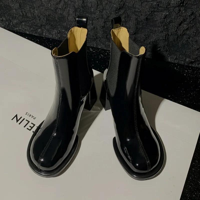 Móda 2024 Nové Dámské Kozačky z Pravé Kůže Kulatá Špička Čtvercový Podpatek Kotníkové Kozačky Módní Jednoduché Kozačky