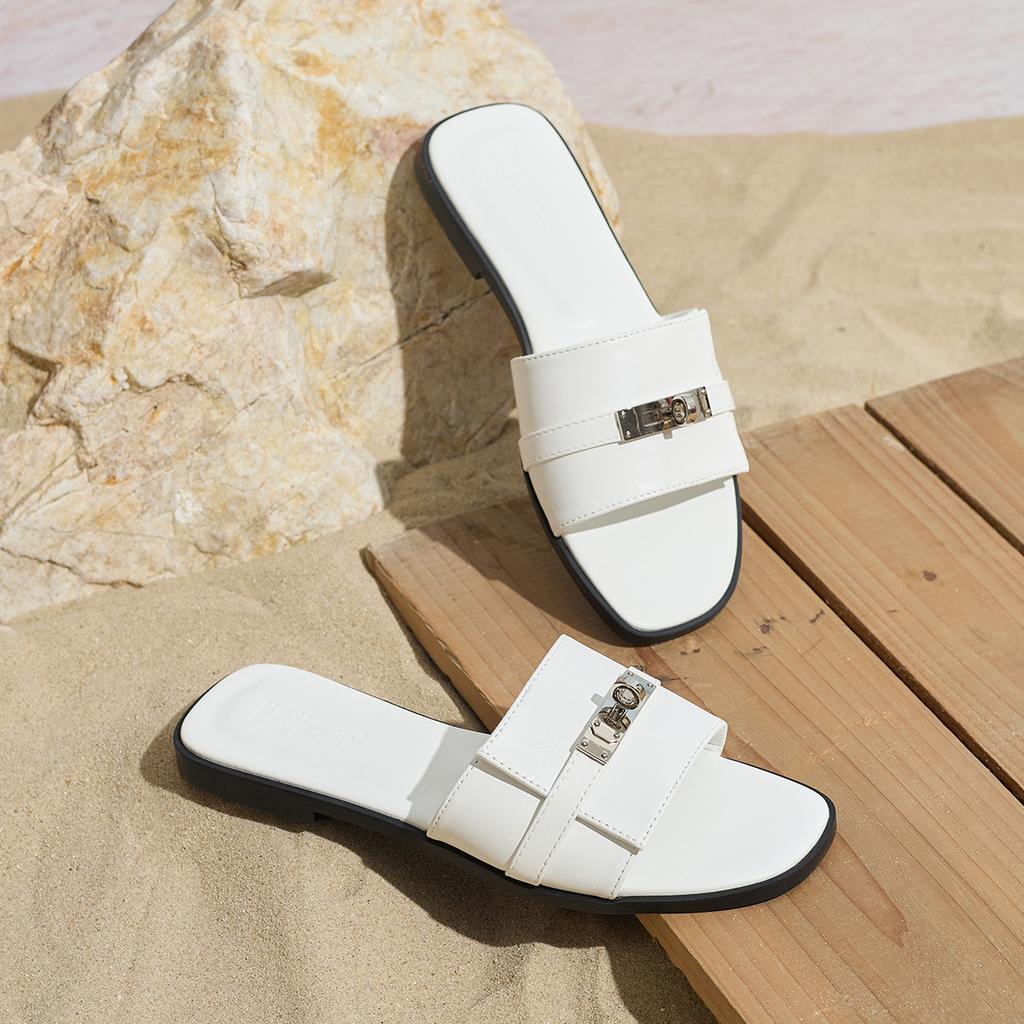 Flat-bottomed slippers women's outer wear 2025 spring and summer new lock niche design Roman sandals fairy wind one-word drag