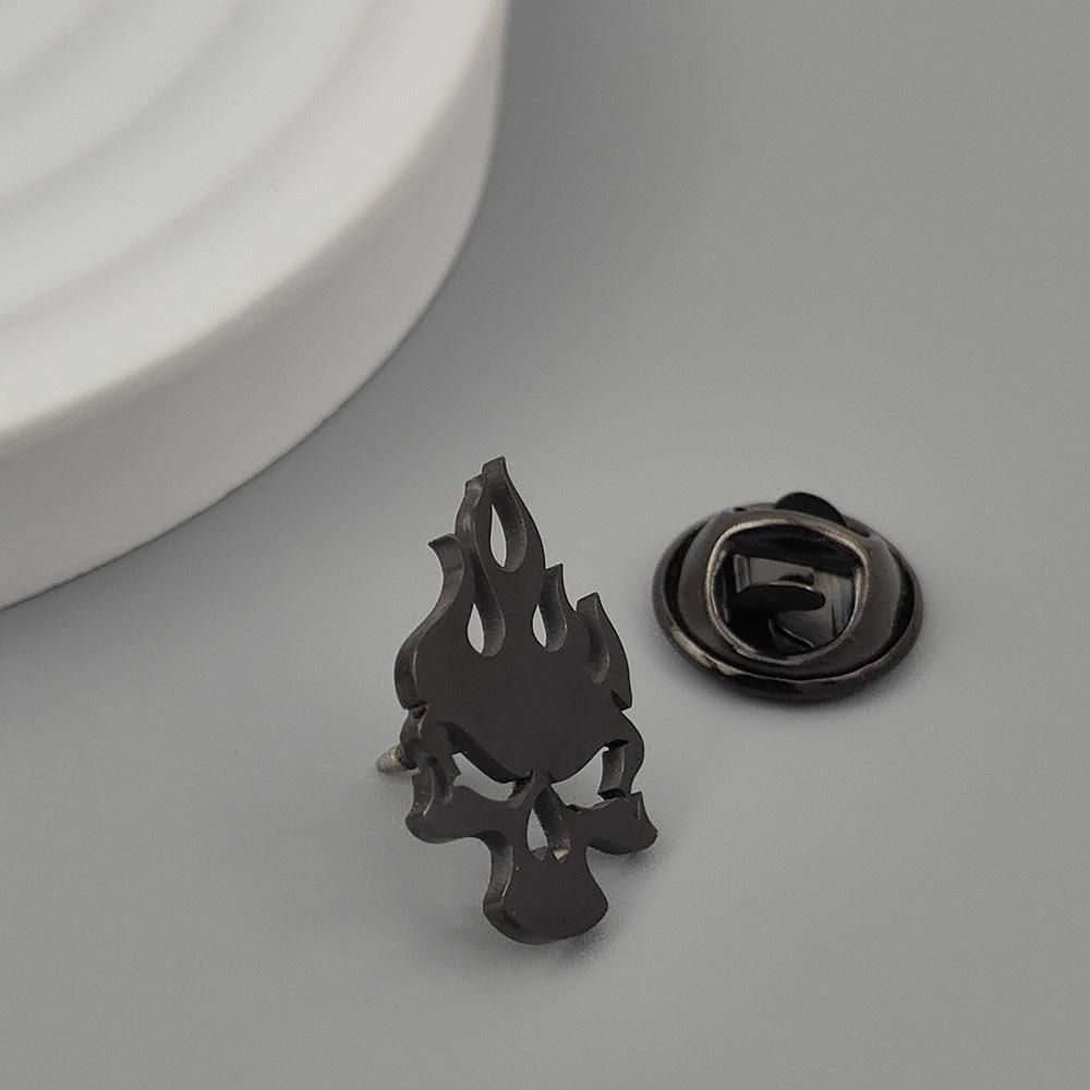 New flame skull men's lapel pin, stainless steel gold-plated badge, punk style suit accessories black brooch, gift for father