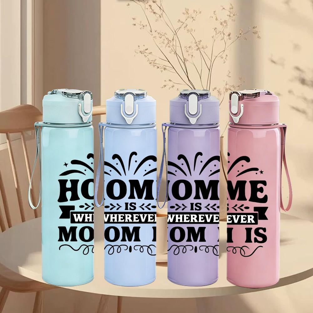 1PC Home Is Wherever Mom Is Letter 750ml Color Plastic Sports Water Bottle Leakproof Flip Straw Lid Suitable for Sports Office Home Use