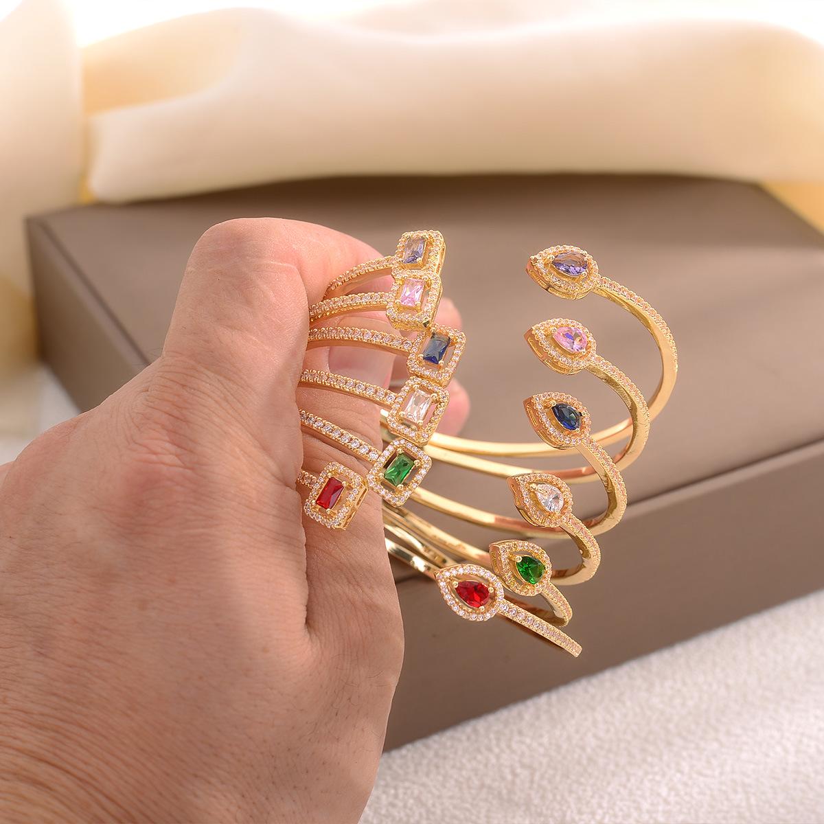 

Korean-Style Minimalist Luxury Zircon Brass Open Bangle Bracelet червоний/золотий