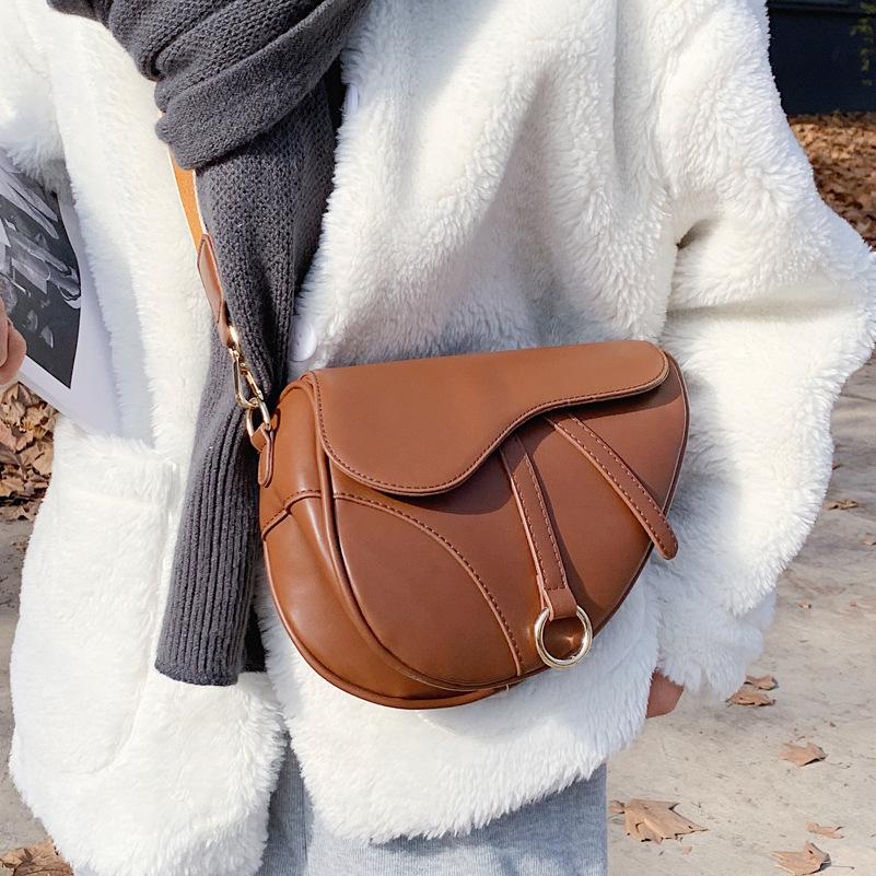 Retro Bag Women'S Spring Trend Oblique Span Bag Simple Saddle Bag