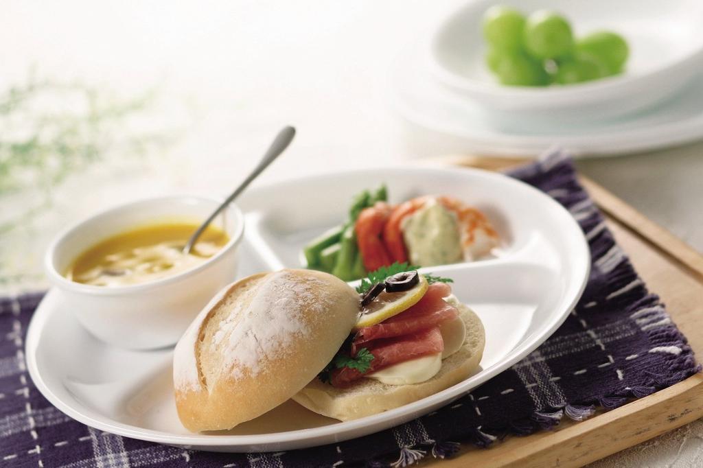 Corelle Large Bowl Winter Frost Diameter X 6cm Lightweight J432-N CP-8929, White, 21.5cm Height, Shatter-Resistant,